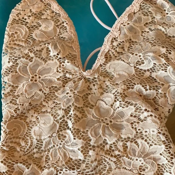 NEW Windsor Brand Lace Bodysuit ❤️ - Picture 5 of 5